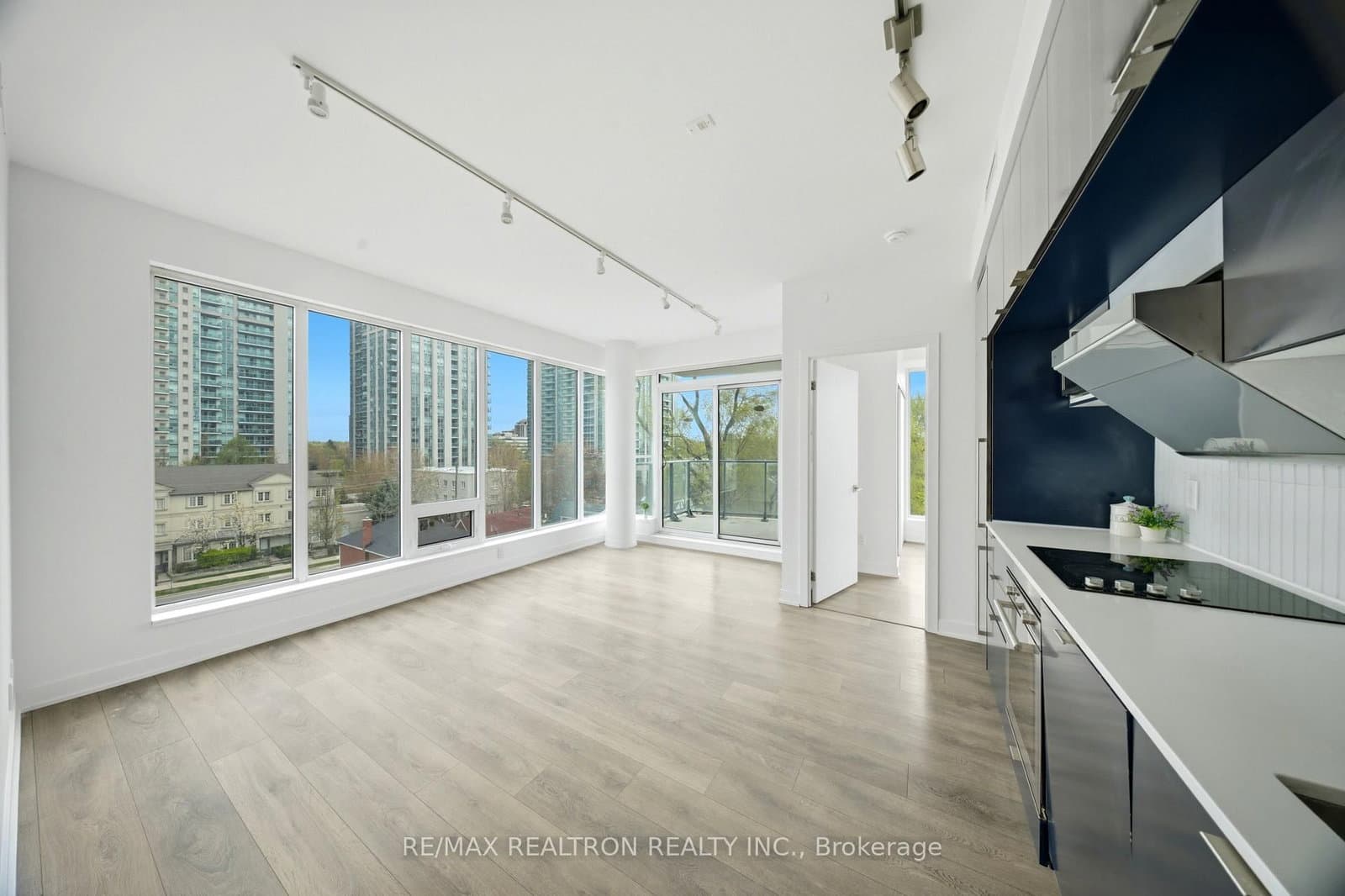 #502 - 28 Avondale Avenue