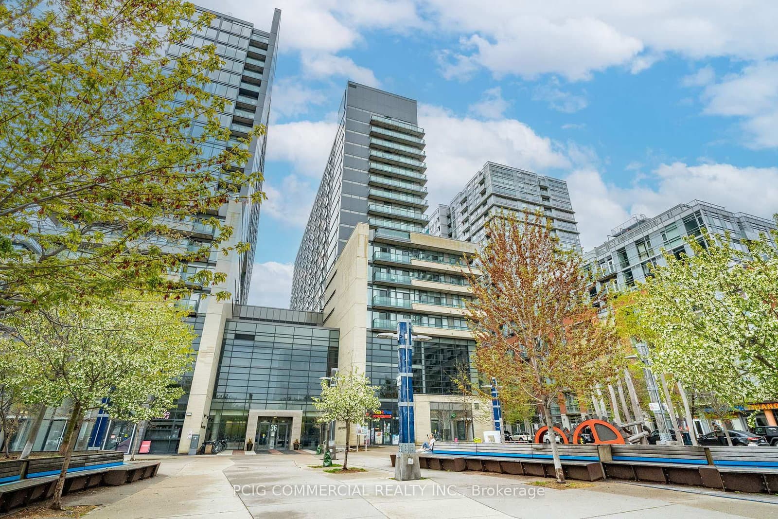 #803W - 36 Lisgar Street