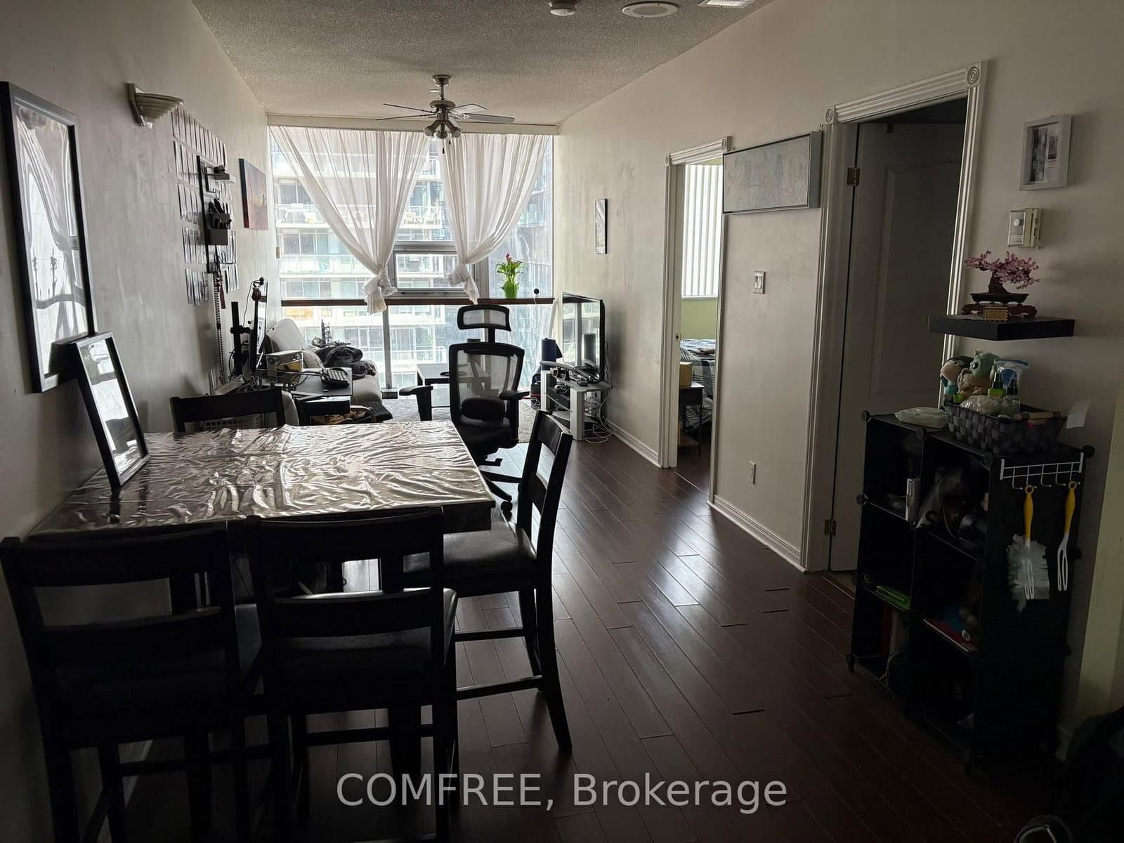 393 King Street W, Unit 807 thumbnail 11