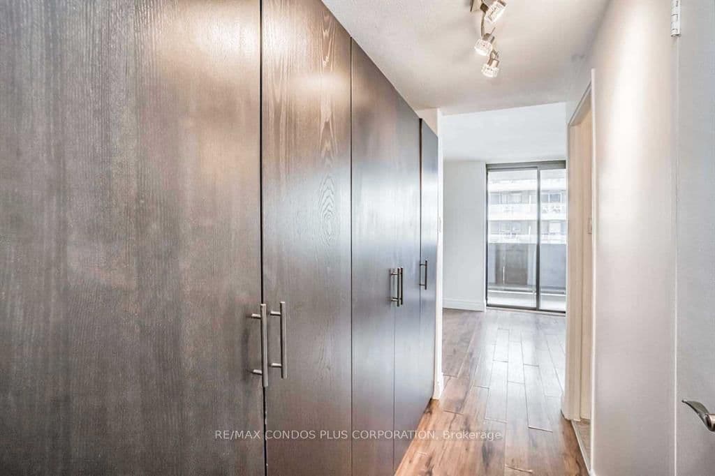 720 Spadina Avenue, Unit 1011 thumbnail 13