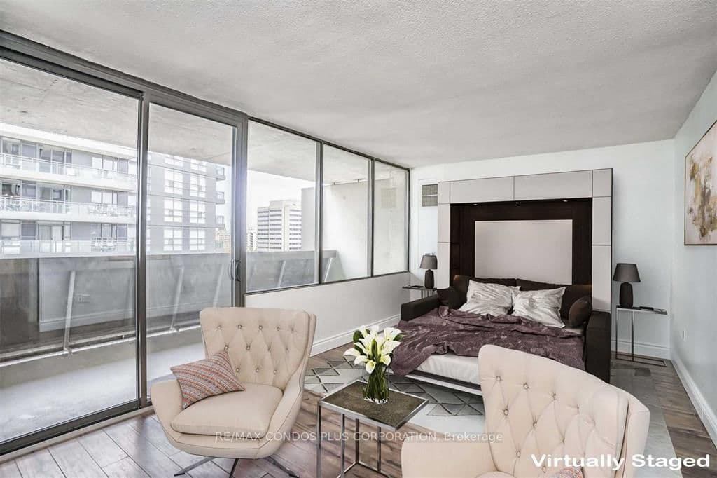720 Spadina Avenue, Unit 1011 thumbnail 5