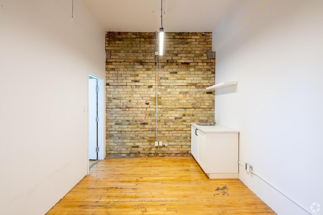 639 Queen Street W, Unit 503 thumbnail 3