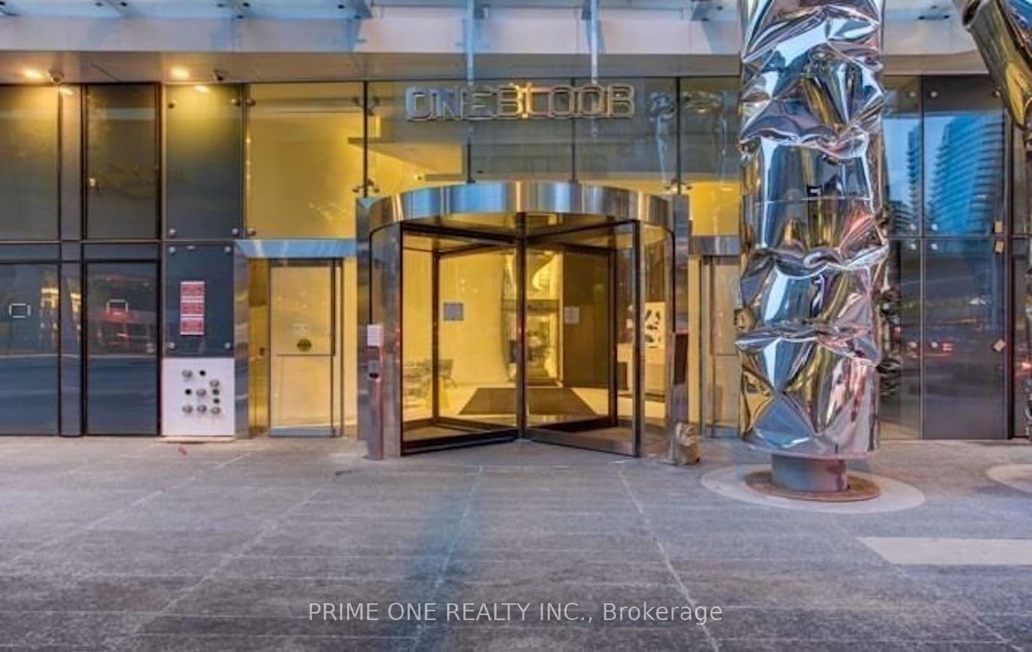 1 Bloor Street E, Unit 1704 thumbnail 2
