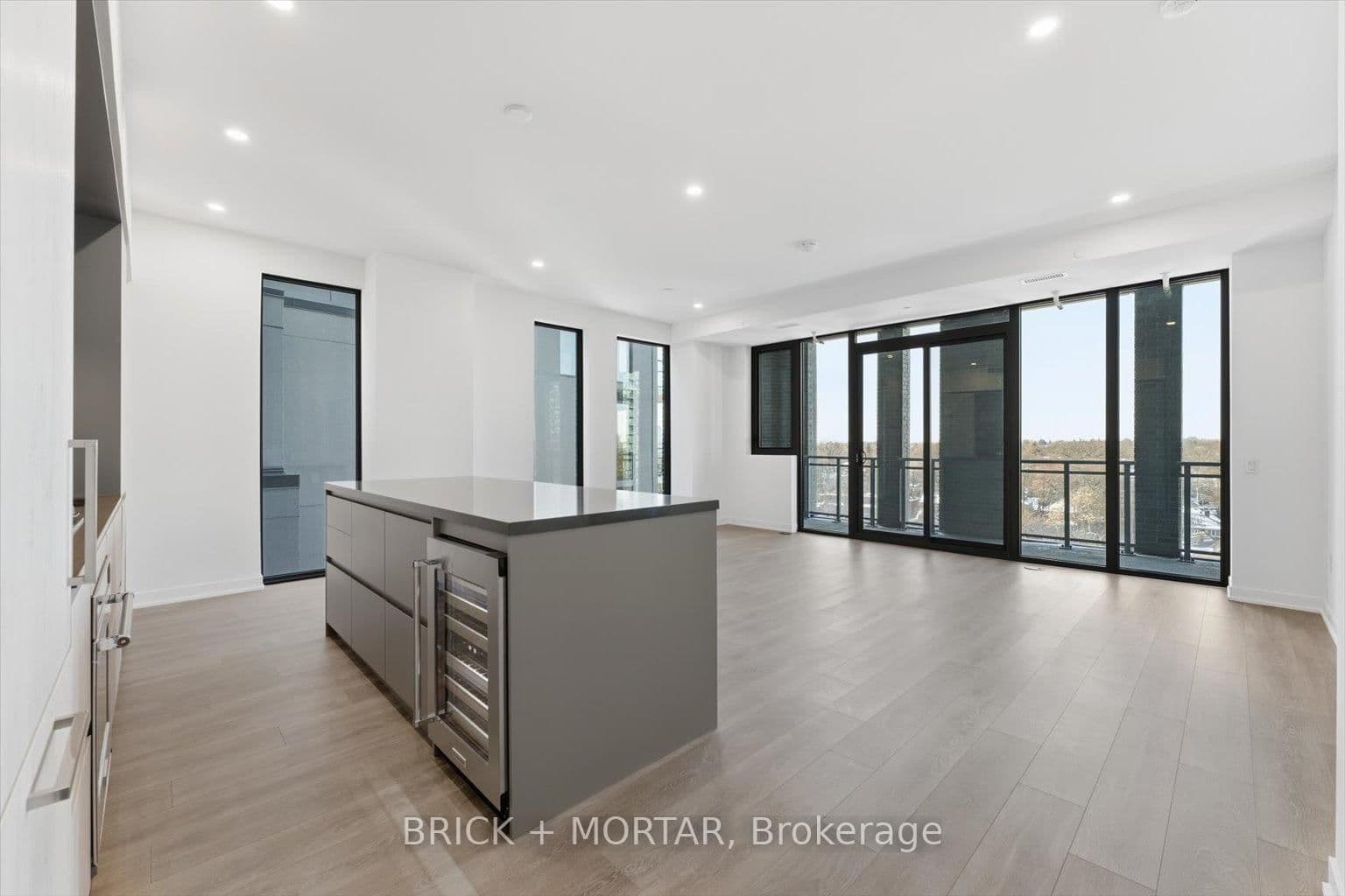 #806 - 1 Hillsdale Avenue W