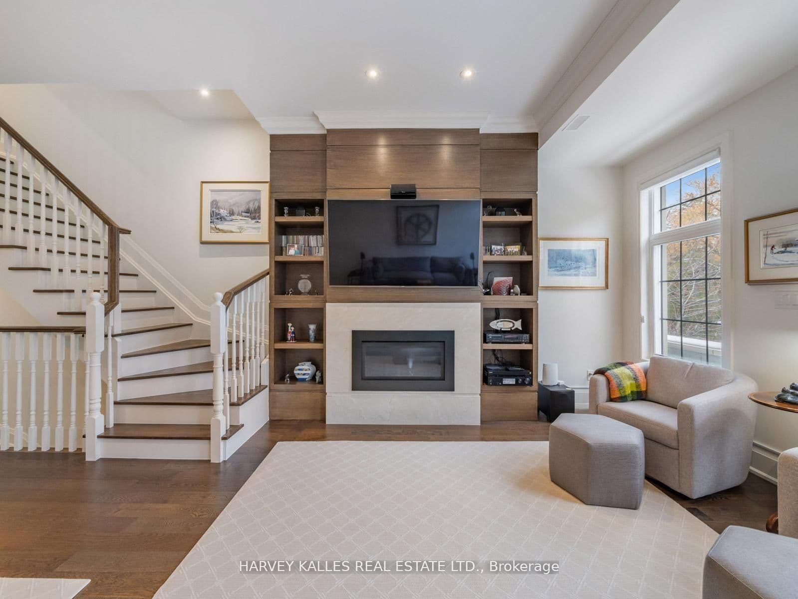 2460A Bayview Avenue thumbnail 17