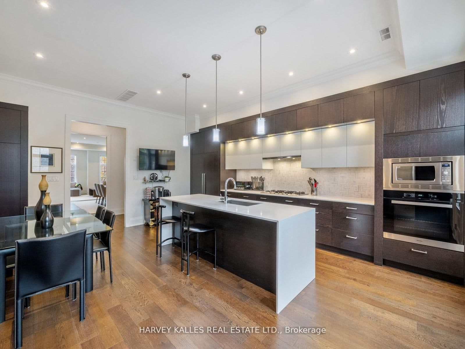 2460A Bayview Avenue thumbnail 18