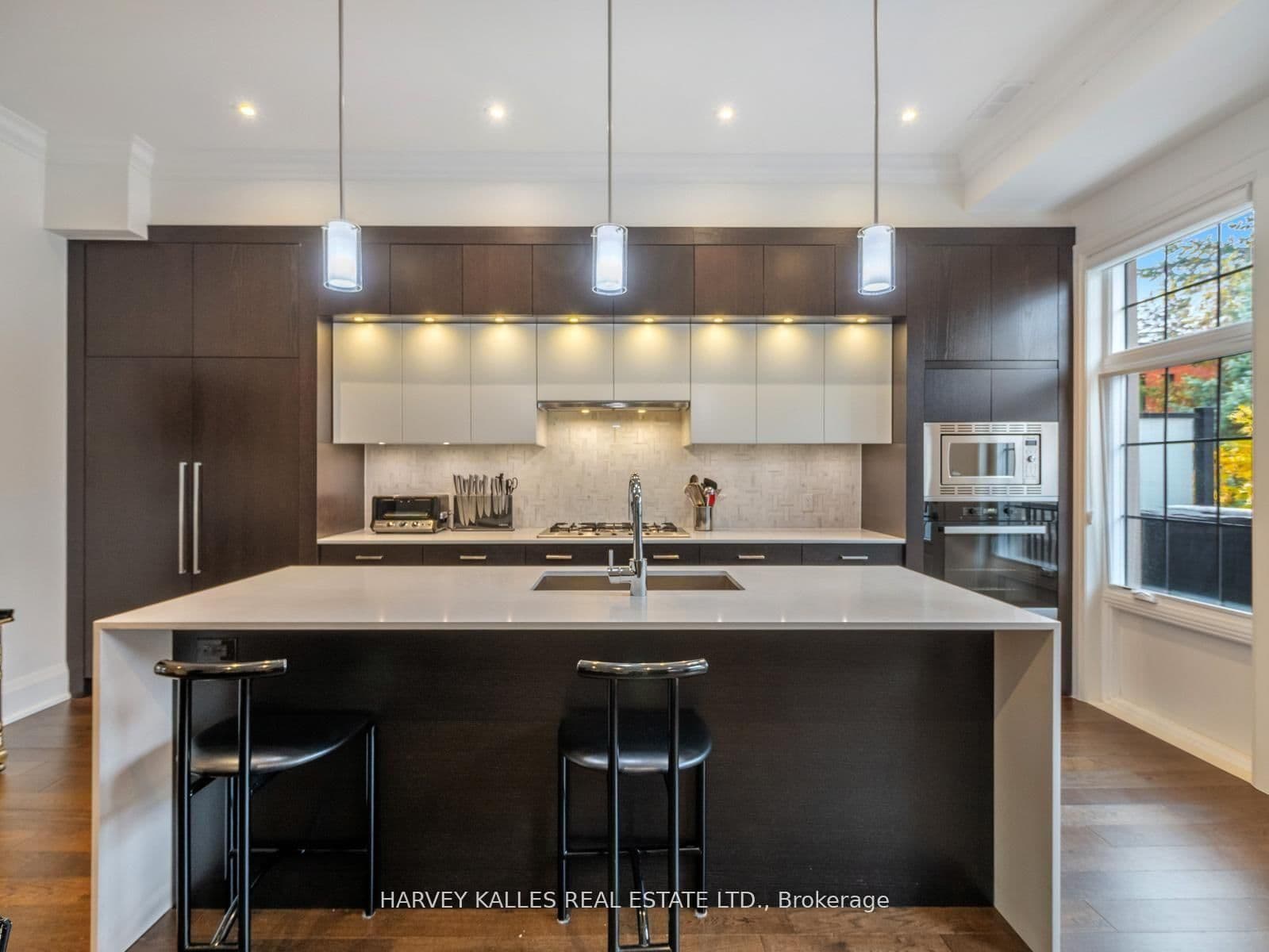 2460A Bayview Avenue thumbnail 22