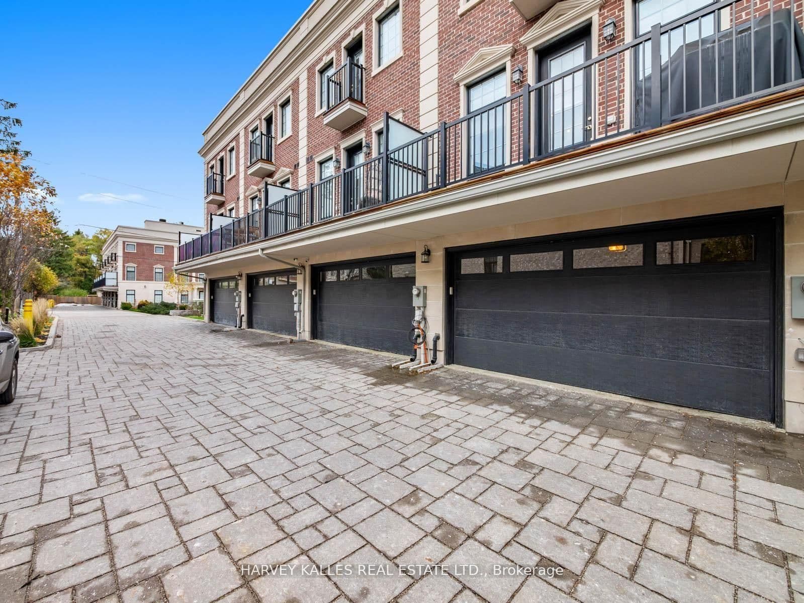 2460A Bayview Avenue thumbnail 38