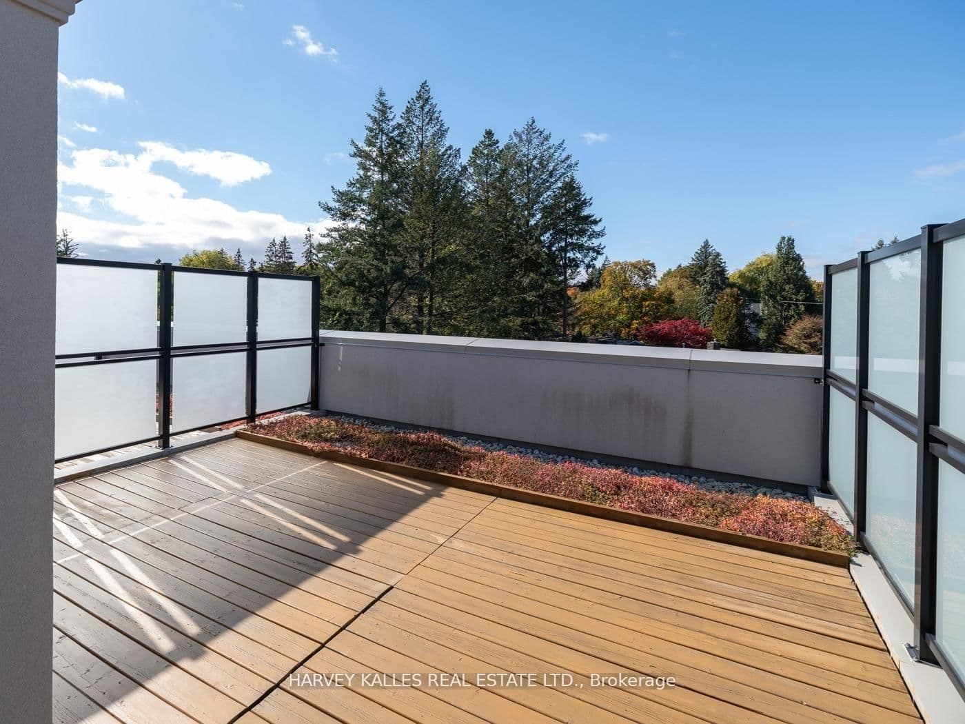 2460A Bayview Avenue thumbnail 45