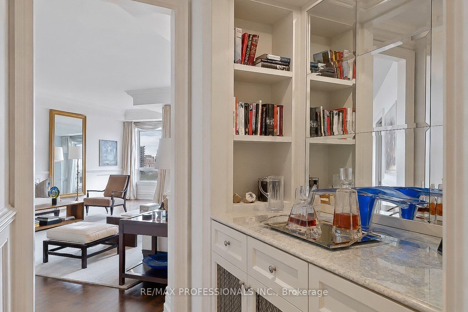 99 Avenue Road, Unit SUBPH3 thumbnail 15