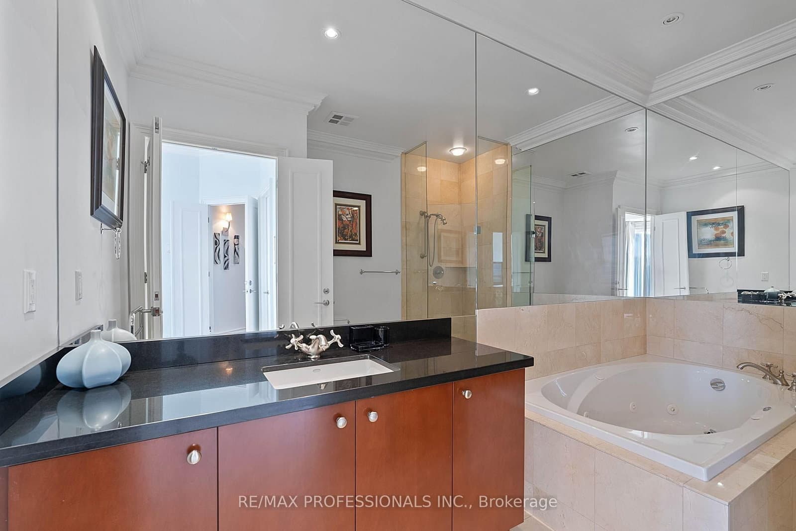 99 Avenue Road, Unit SUBPH3 thumbnail 37