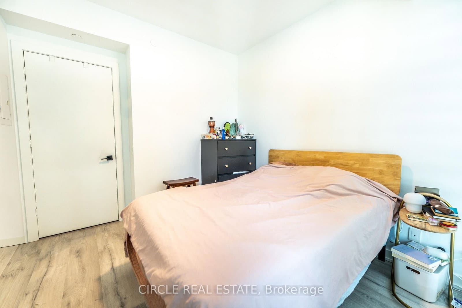 327 King Street W, Unit 2705 thumbnail 11