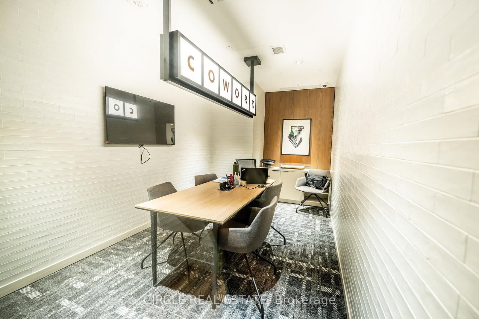 327 King Street W, Unit 2705 thumbnail 18