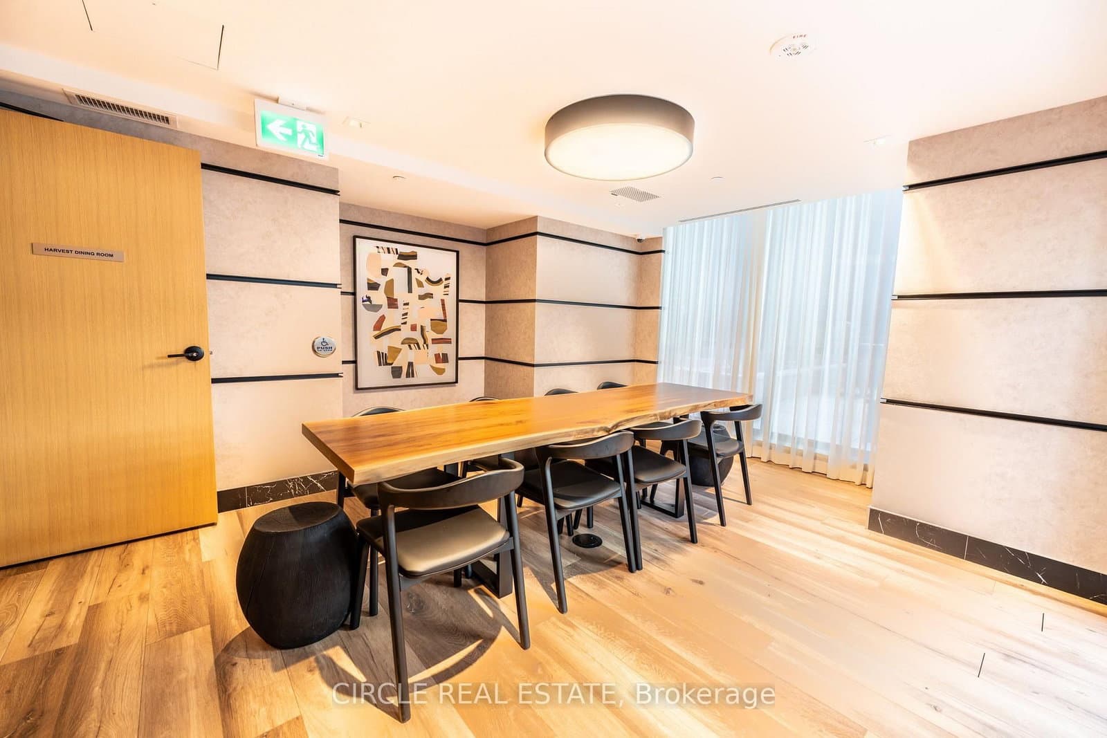 327 King Street W, Unit 2705 thumbnail 19