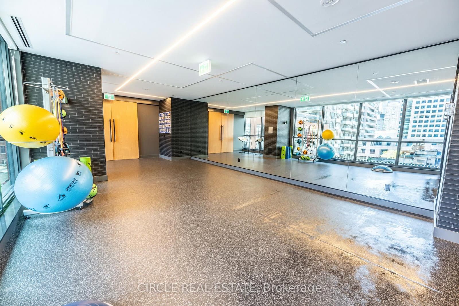327 King Street W, Unit 2705 thumbnail 24