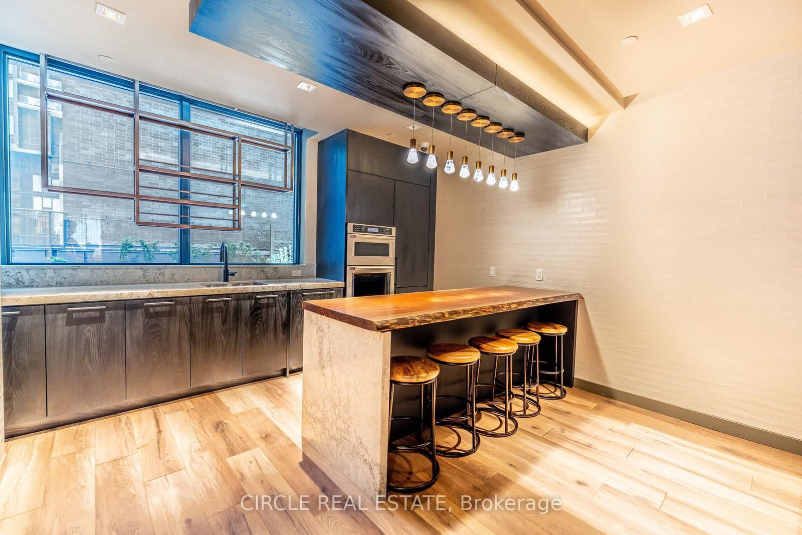 327 King Street W, Unit 2705 thumbnail 28