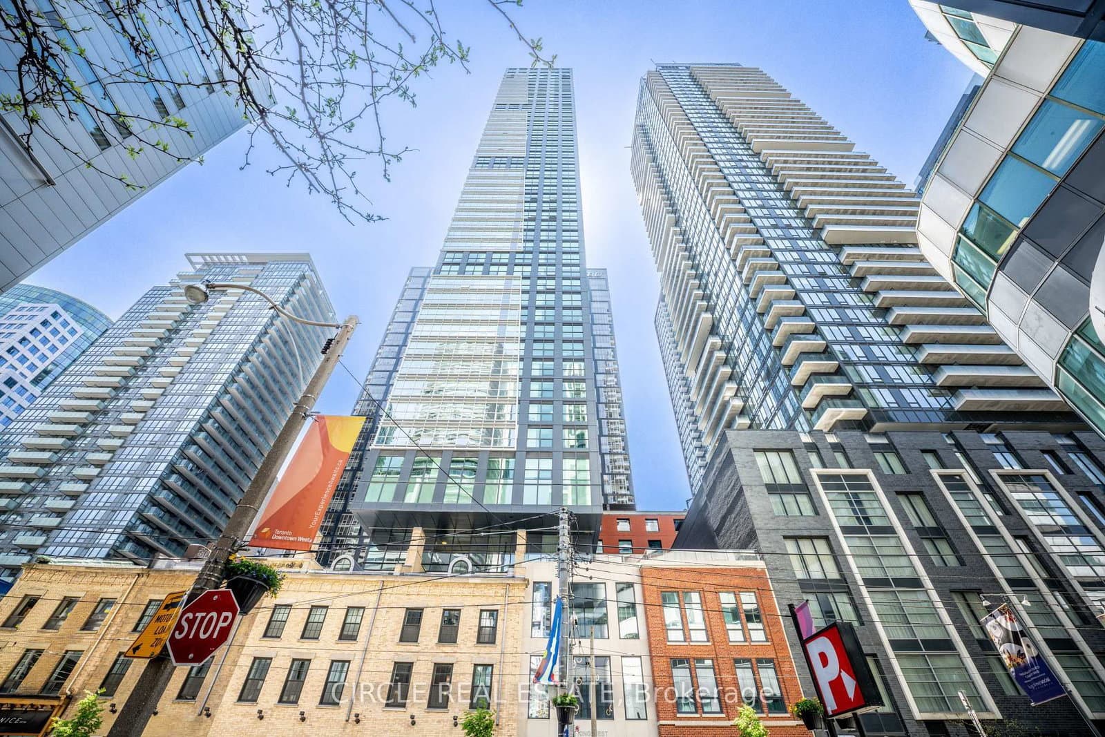 327 King Street W, Unit 2705 thumbnail 3