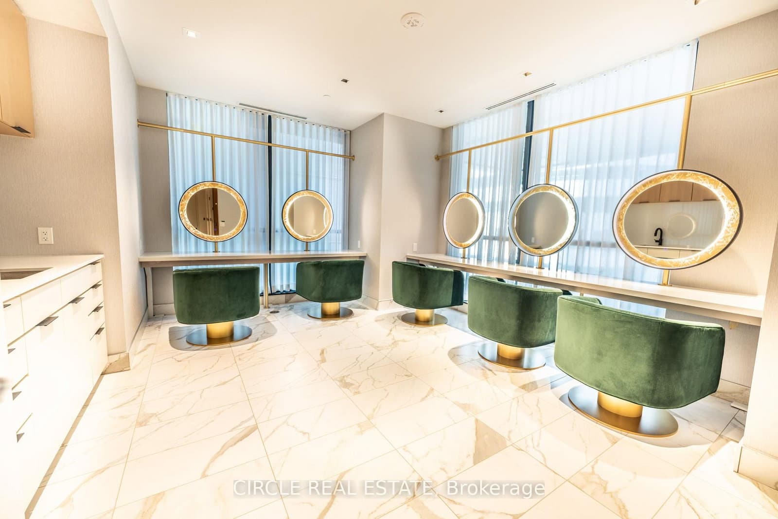 327 King Street W, Unit 2705 thumbnail 32