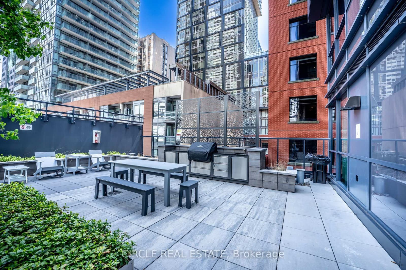 327 King Street W, Unit 2705 thumbnail 35