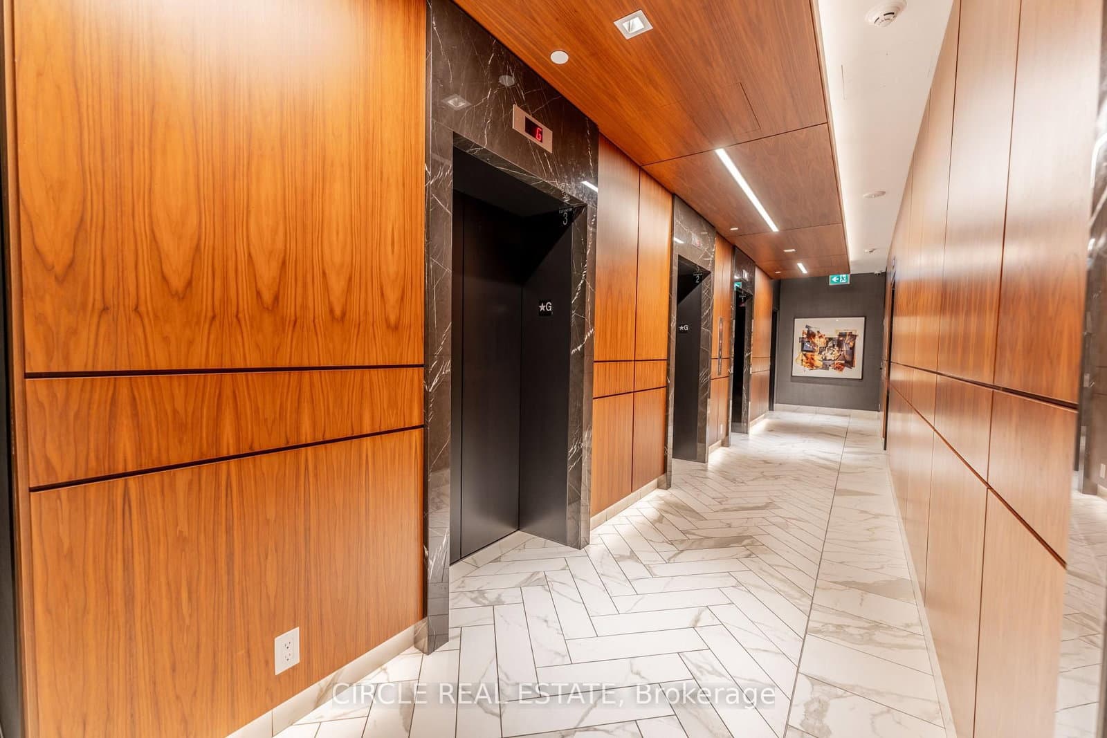 327 King Street W, Unit 2705 thumbnail 4