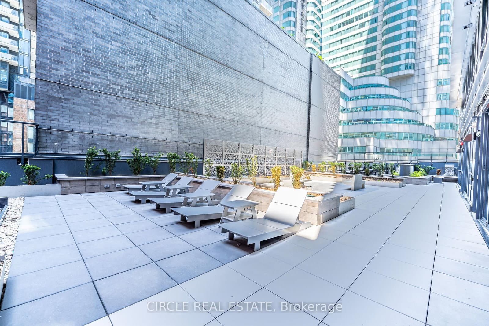 327 King Street W, Unit 2705 thumbnail 40