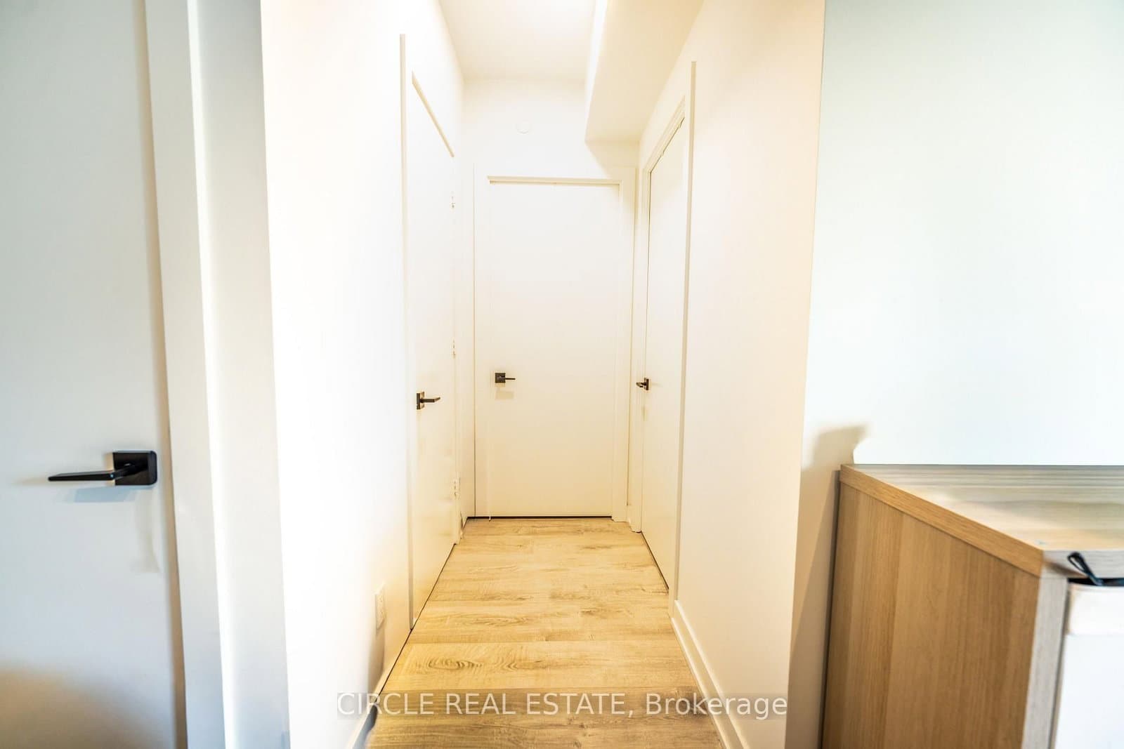 327 King Street W, Unit 2705 thumbnail 8