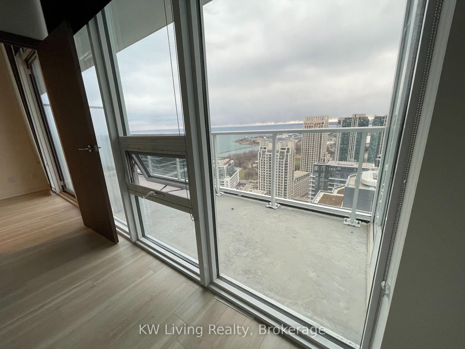 19 Bathurst Street, Unit 4202 thumbnail 9