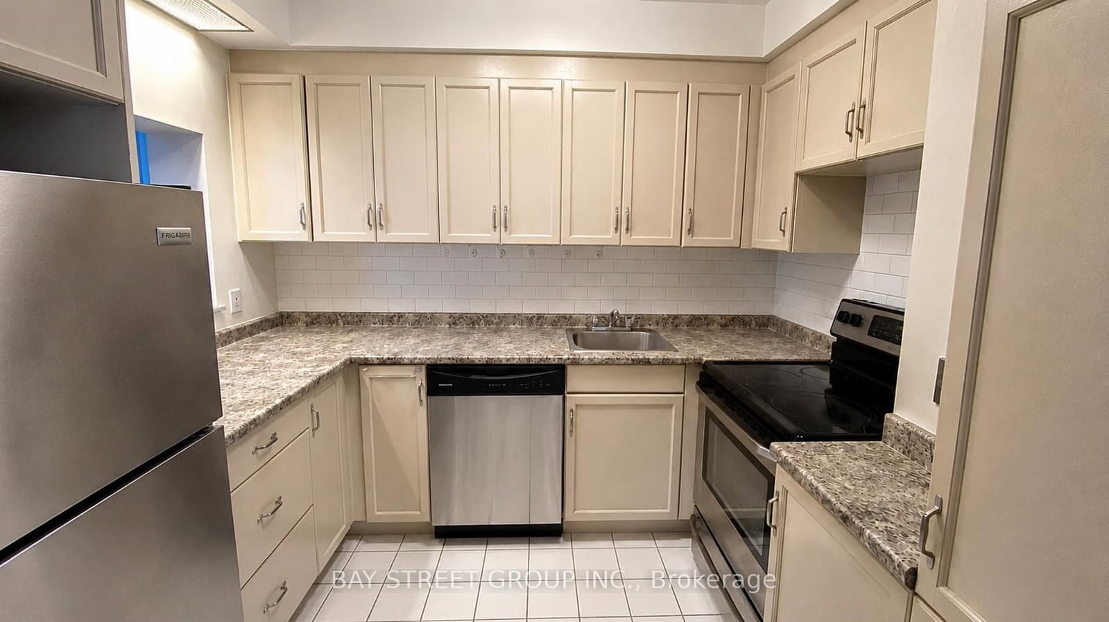284 Bloor Street W, Unit 902 thumbnail 10