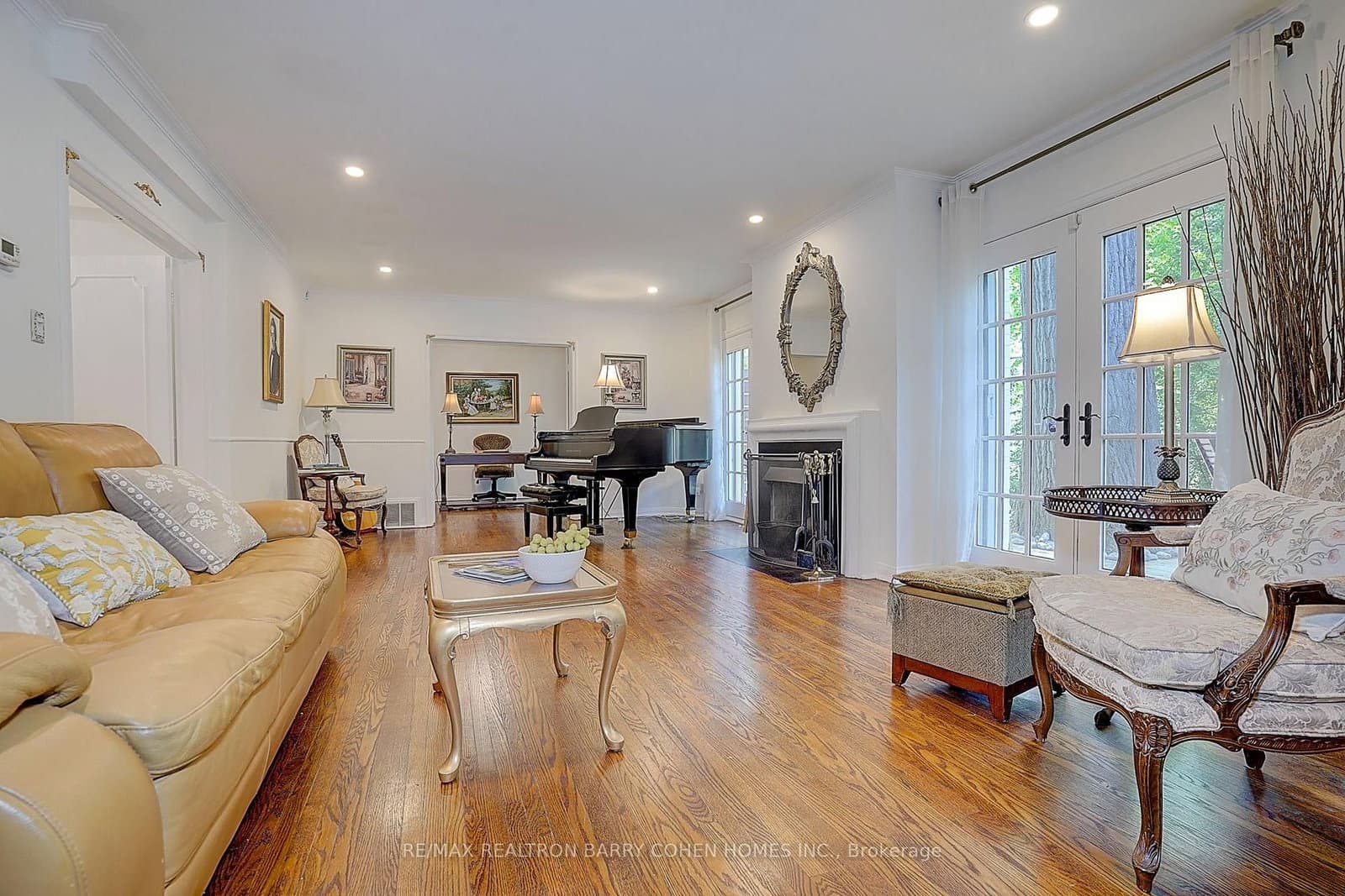321 Lawrence Avenue E thumbnail 13