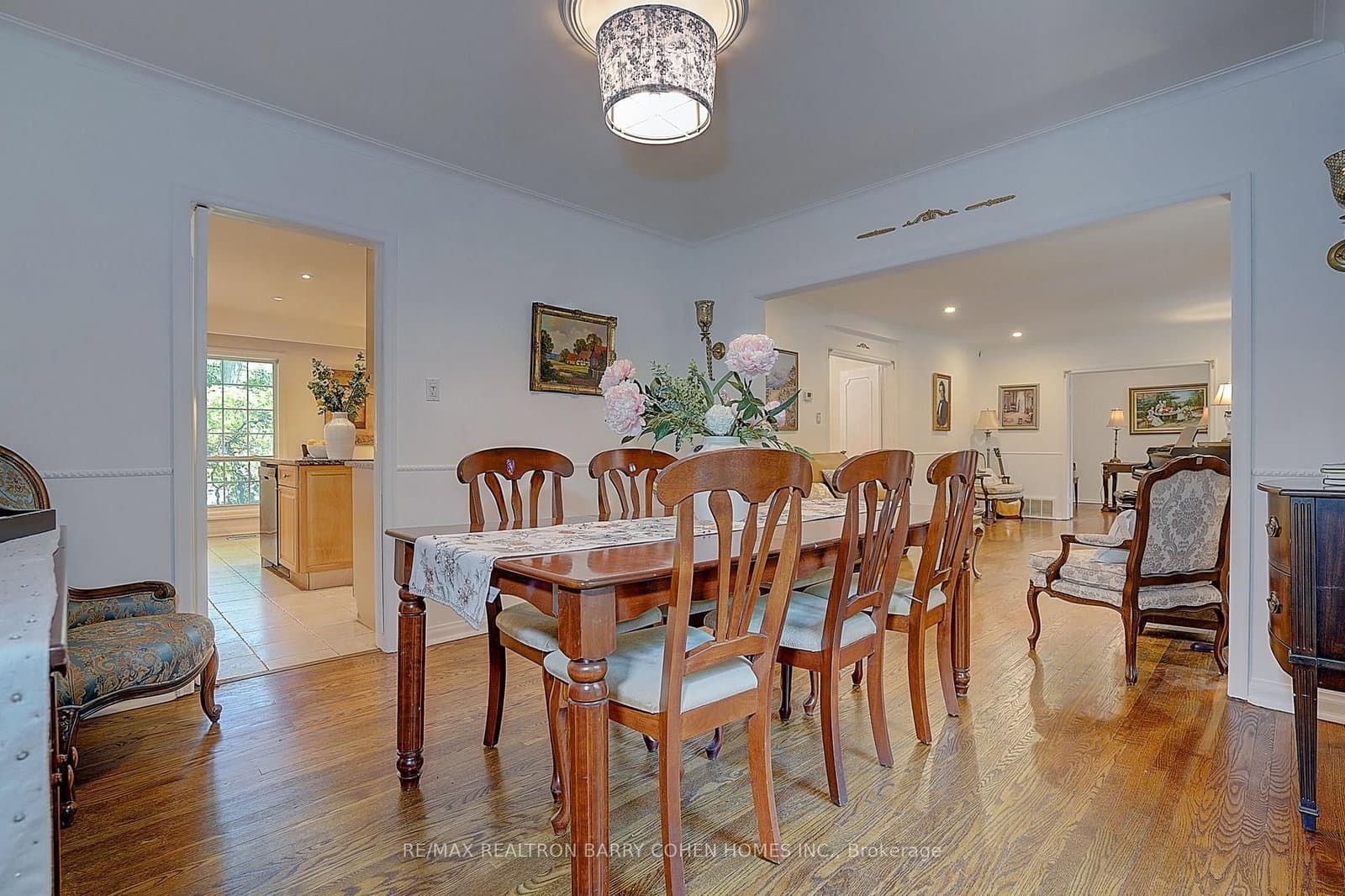 321 Lawrence Avenue E thumbnail 16