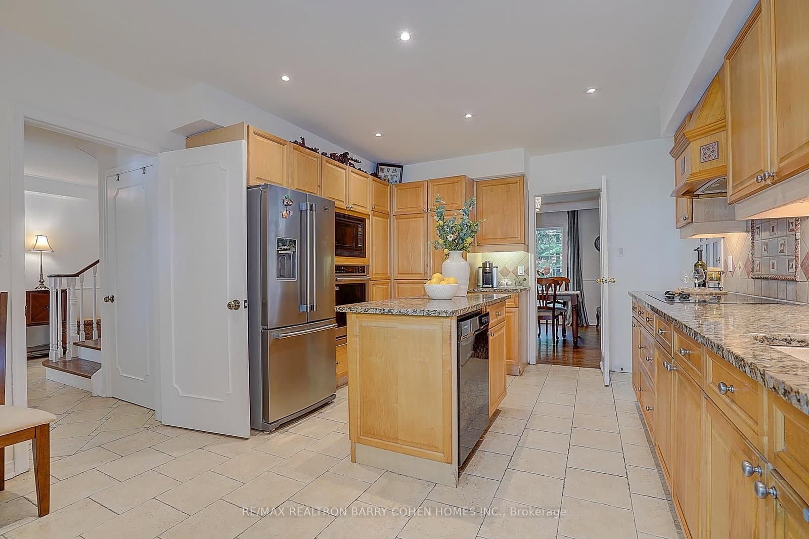 321 Lawrence Avenue E thumbnail 17