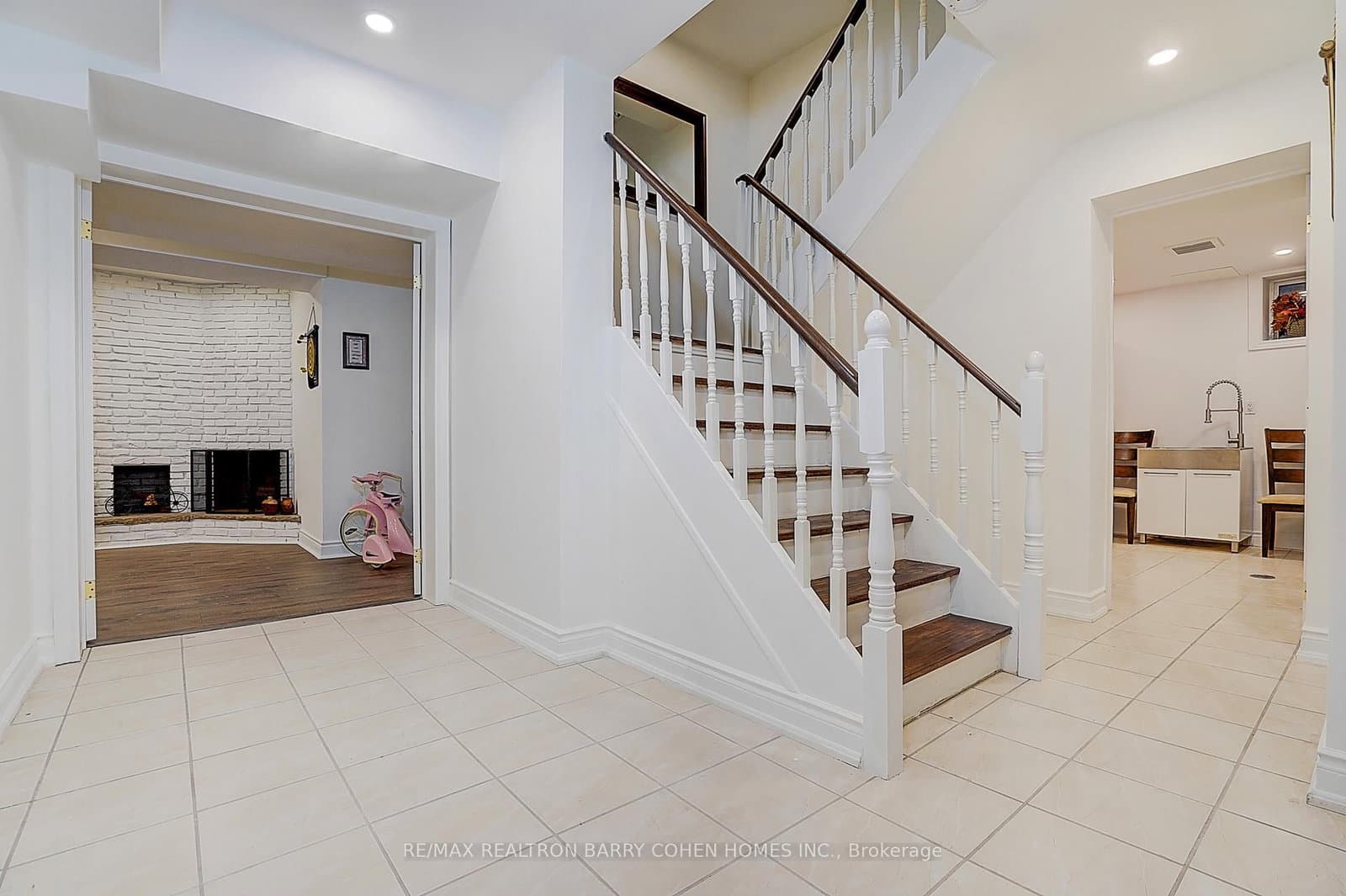 321 Lawrence Avenue E thumbnail 34