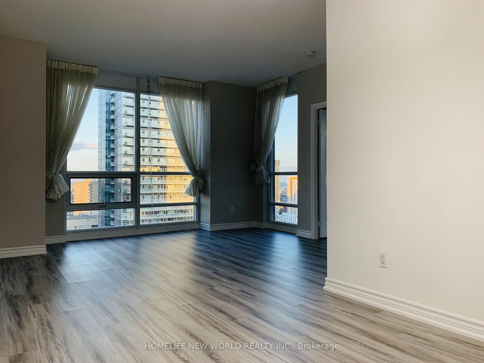 761 Bay Street, Unit 3305 thumbnail 6