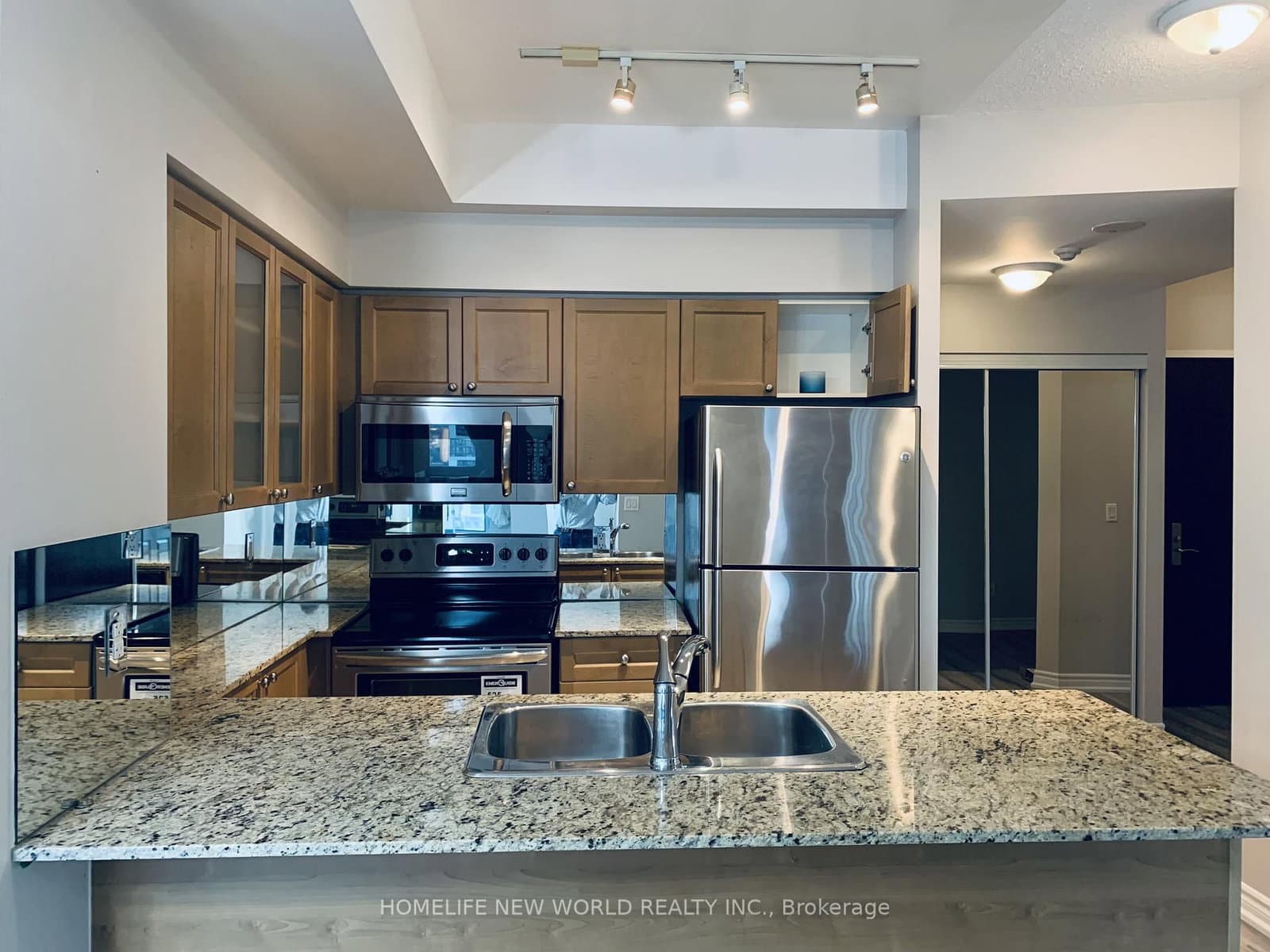 761 Bay Street, Unit 3305 thumbnail 8