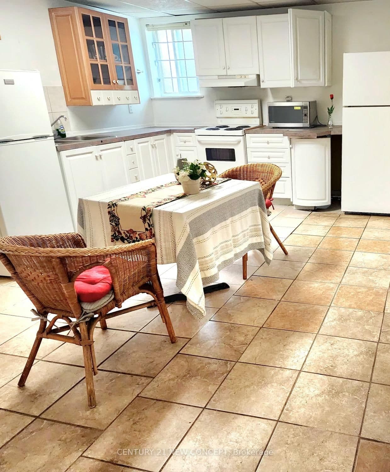 24 Abitibi Avenue thumbnail 19