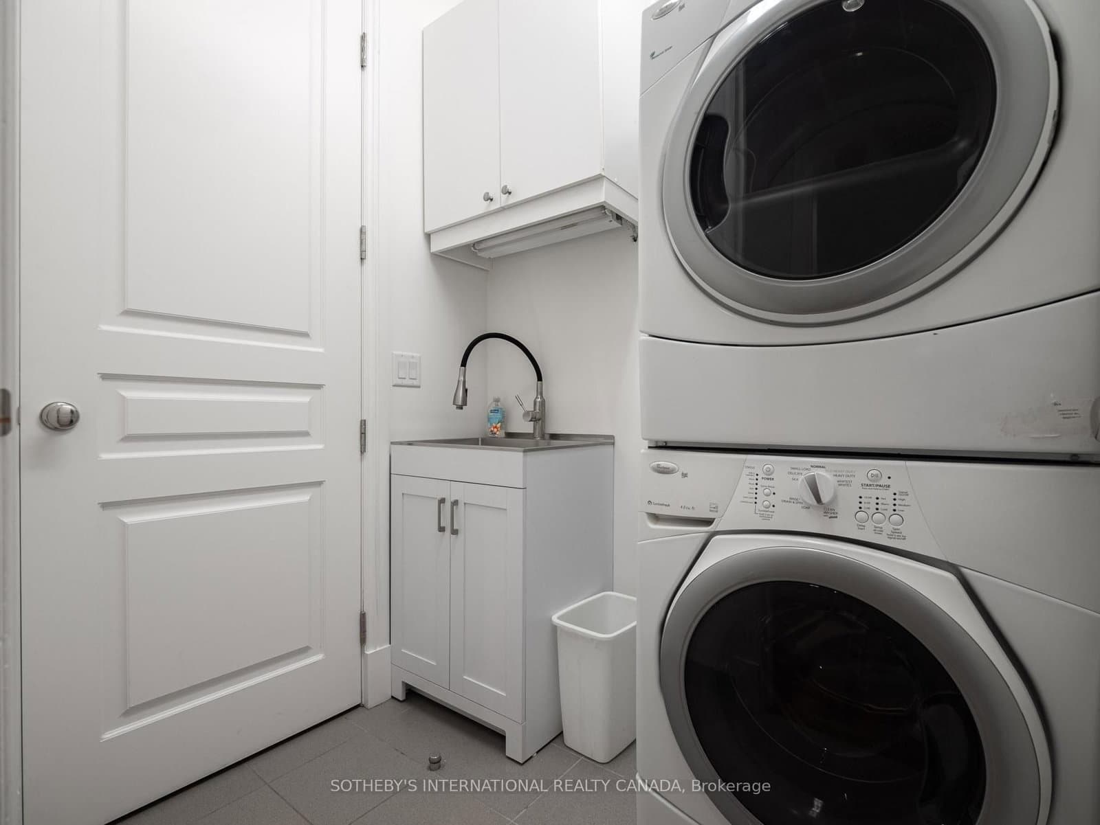 183 Wellington Street W, Unit 4301 thumbnail 17