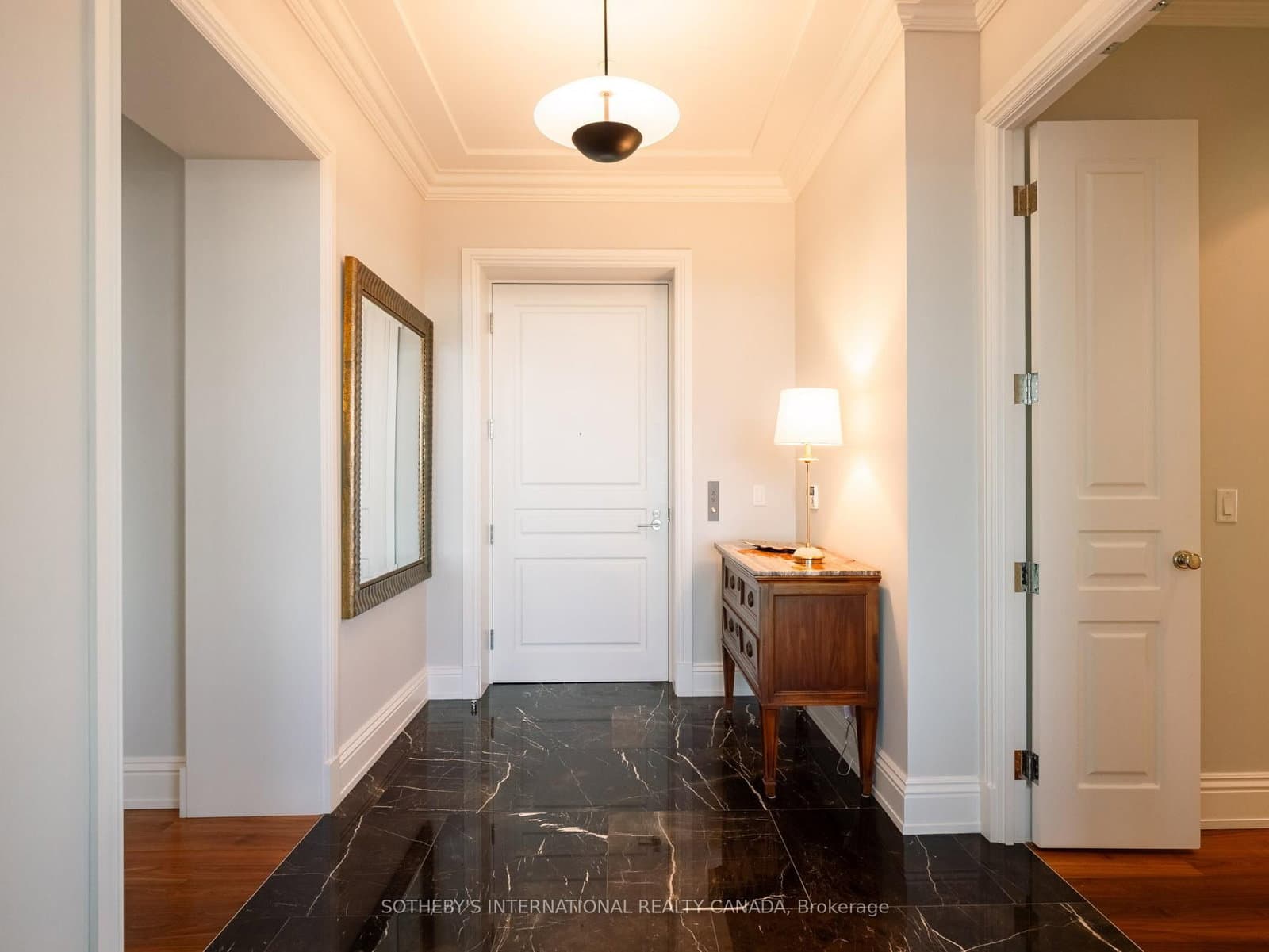 183 Wellington Street W, Unit 4301 thumbnail 2