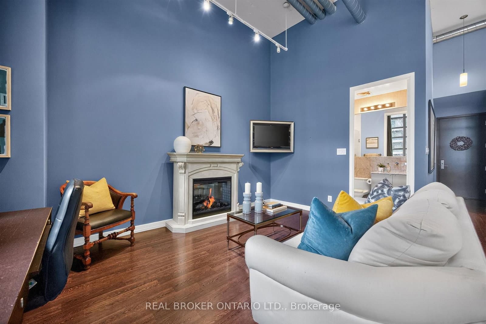 380 Macpherson Avenue, Unit 209 thumbnail 15