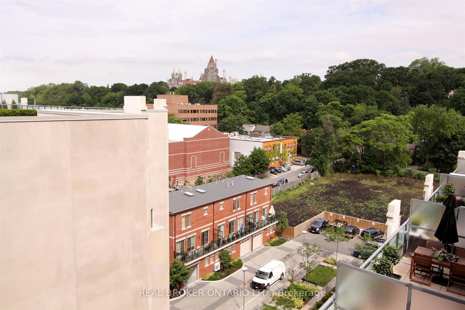 380 Macpherson Avenue, Unit 209 thumbnail 43