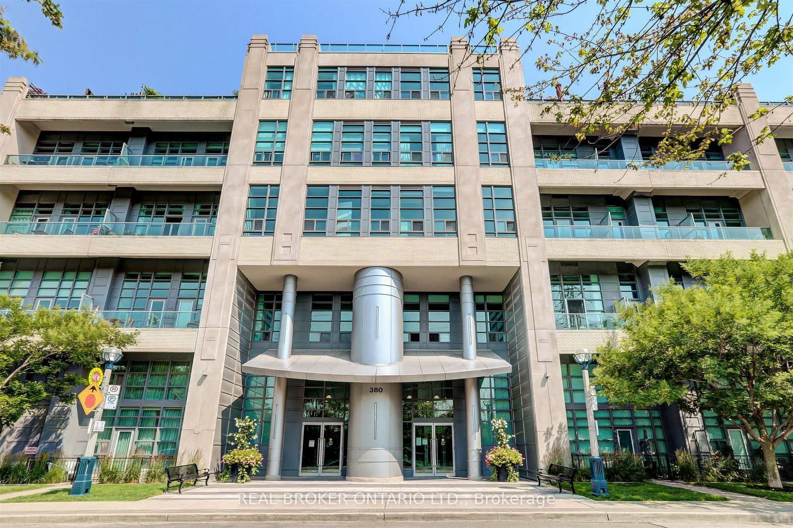 380 Macpherson Avenue, Unit 209 thumbnail 45