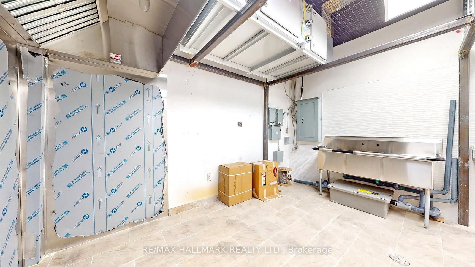 384 Yonge Street, Unit 49 thumbnail 17
