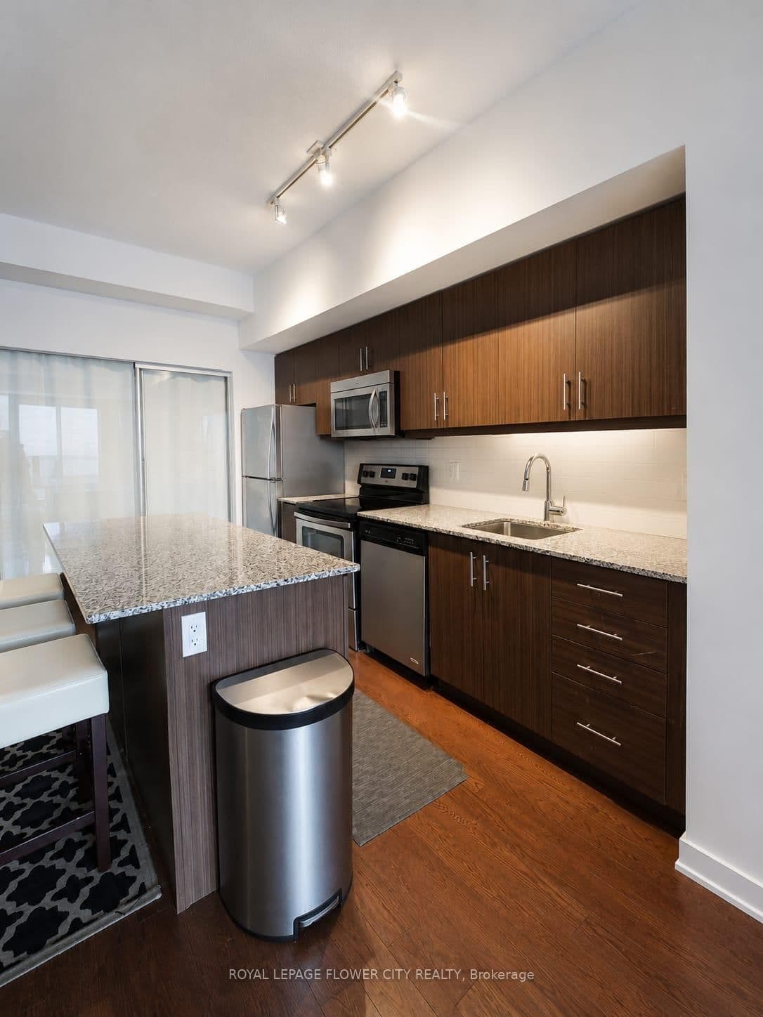 10 Willison Square, Unit 607 thumbnail 4