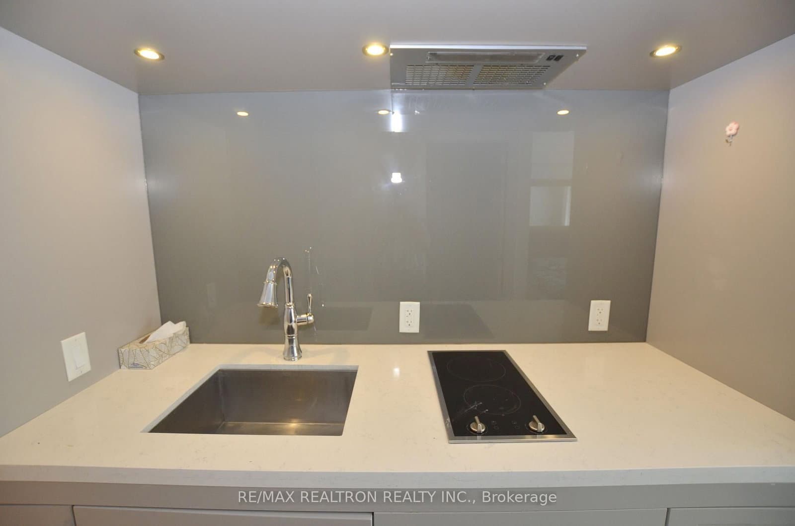 155 Yorkville Avenue, Unit 713 thumbnail 11
