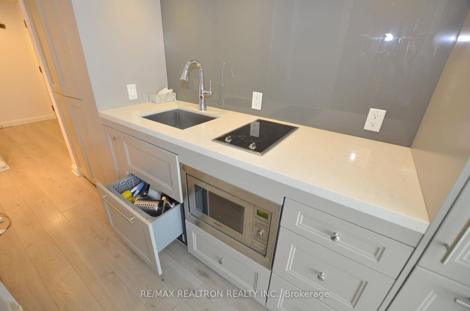 155 Yorkville Avenue, Unit 713 thumbnail 12