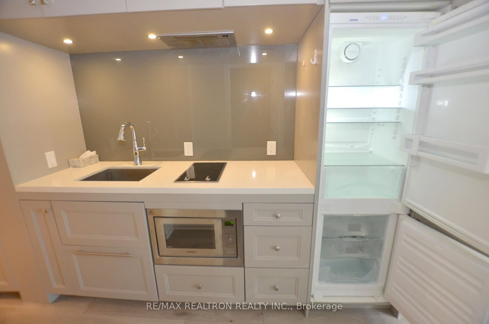 155 Yorkville Avenue, Unit 713 thumbnail 13