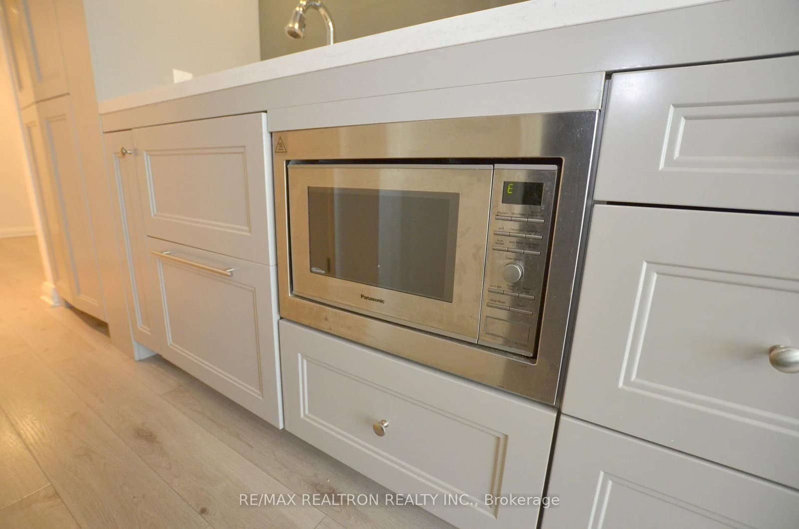 155 Yorkville Avenue, Unit 713 thumbnail 14