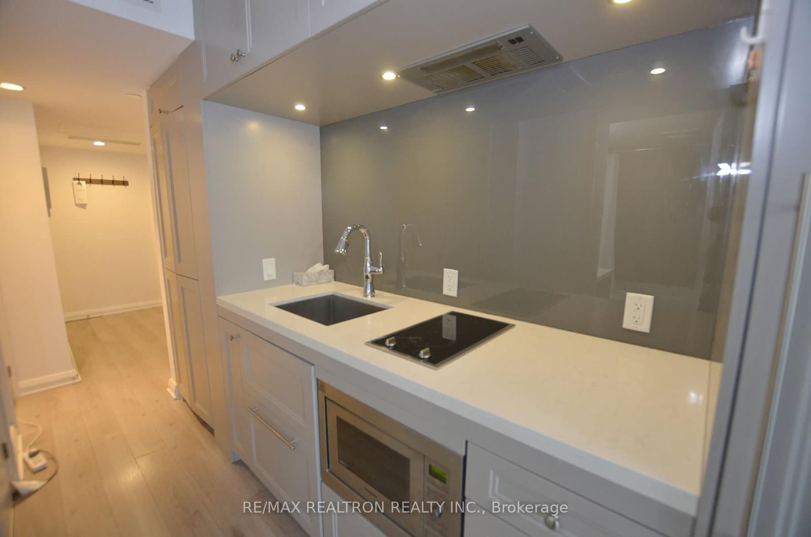 155 Yorkville Avenue, Unit 713 thumbnail 6