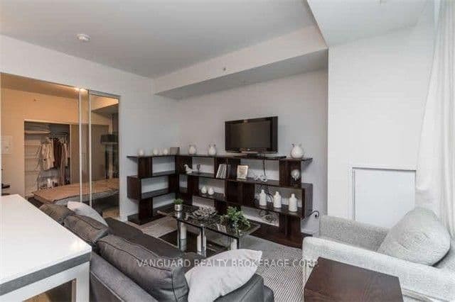 199 Richmond Street W, Unit 513 thumbnail 12