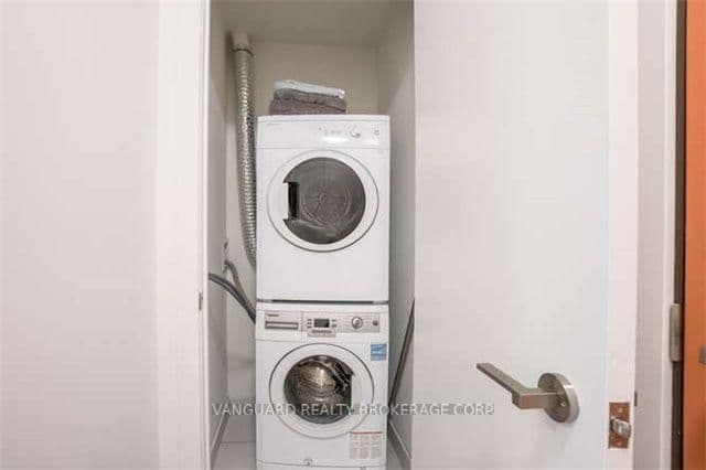 199 Richmond Street W, Unit 513 thumbnail 17