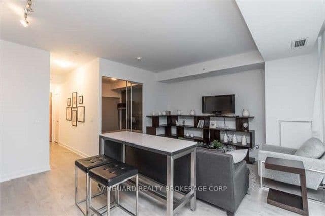 199 Richmond Street W, Unit 513 thumbnail 9